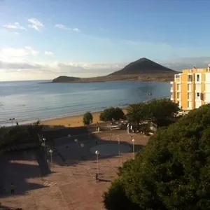 https://apartamentos-los-laureles-el-medano-tenerife.tenerifehoteles.net